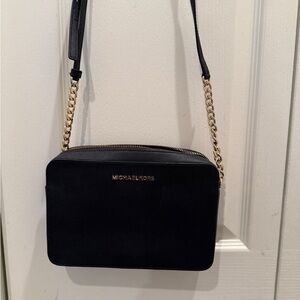 MICHAEL KORS CROSS BODY